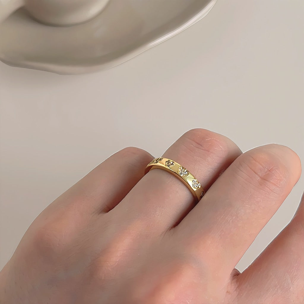 Forgyldt 14K Åben Ring med Micro‑Zirkonia – Elegant og Justerbar