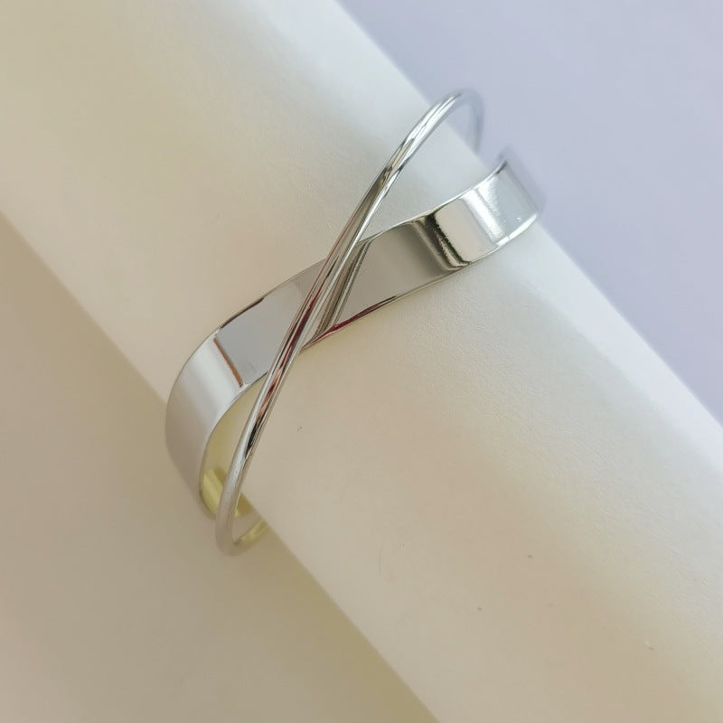 Hvidguldbelægning Titaniumstål Håndlavet Justerbar Armbånd – Moderne og Elegant Design