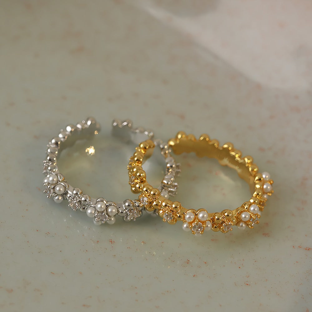 Justerbar Ring i 14K Forgyldt Finish med Perler og Zirkonia – Elegant og Romantisk Design