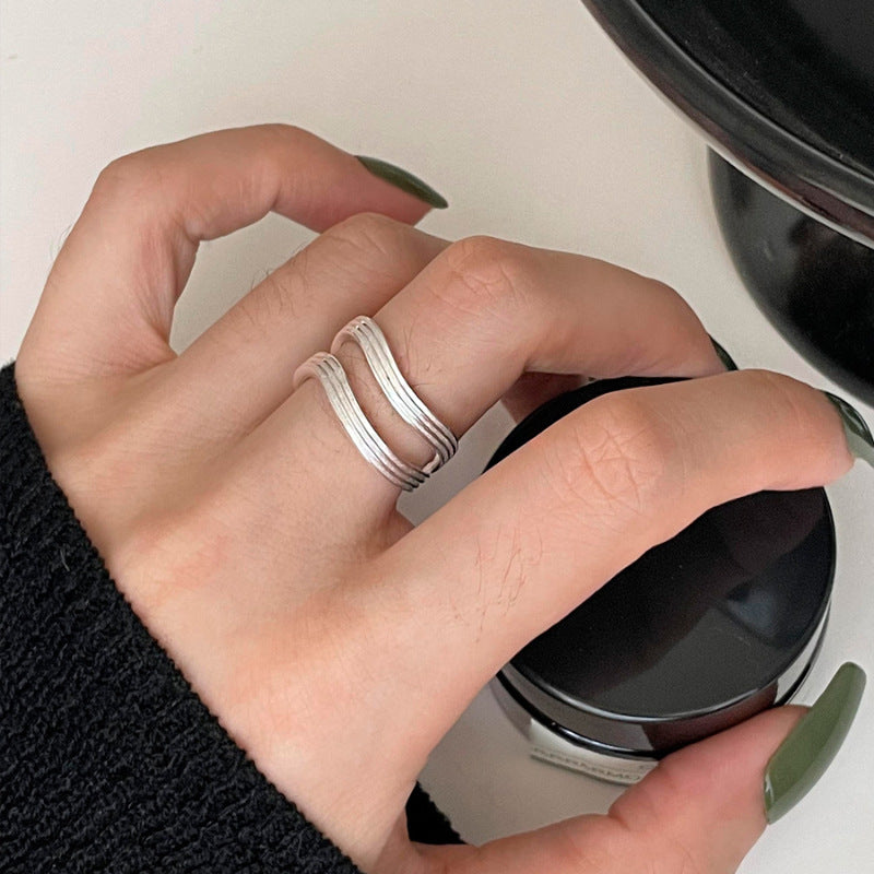 Justerbar minimalistisk bølgeformet åben ring i 925 sterling sølv