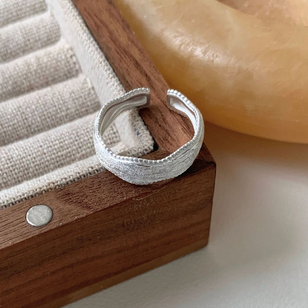 S925 Sterlingsølv Belagt Bølget Åben Ring – Justerbar og Elegant