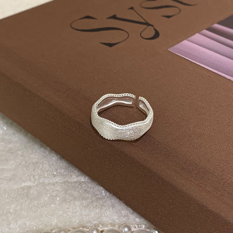S925 Sterlingsølv Belagt Bølget Åben Ring – Justerbar og Elegant