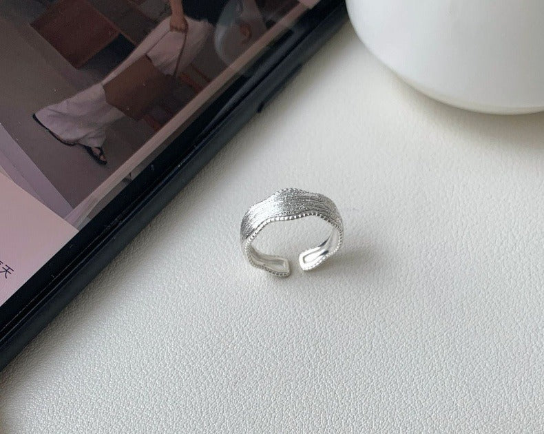 S925 Sterlingsølv Belagt Bølget Åben Ring – Justerbar og Elegant