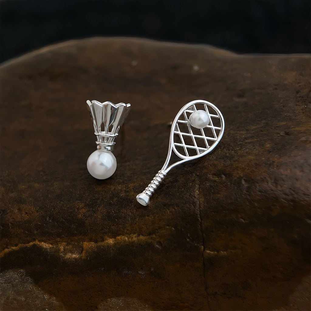 Asymmetriske Tennis & Badminton Perle Øreringe – 18K Hvidguld Forgyldt & 925 Sølv Nål - Lilla Villa