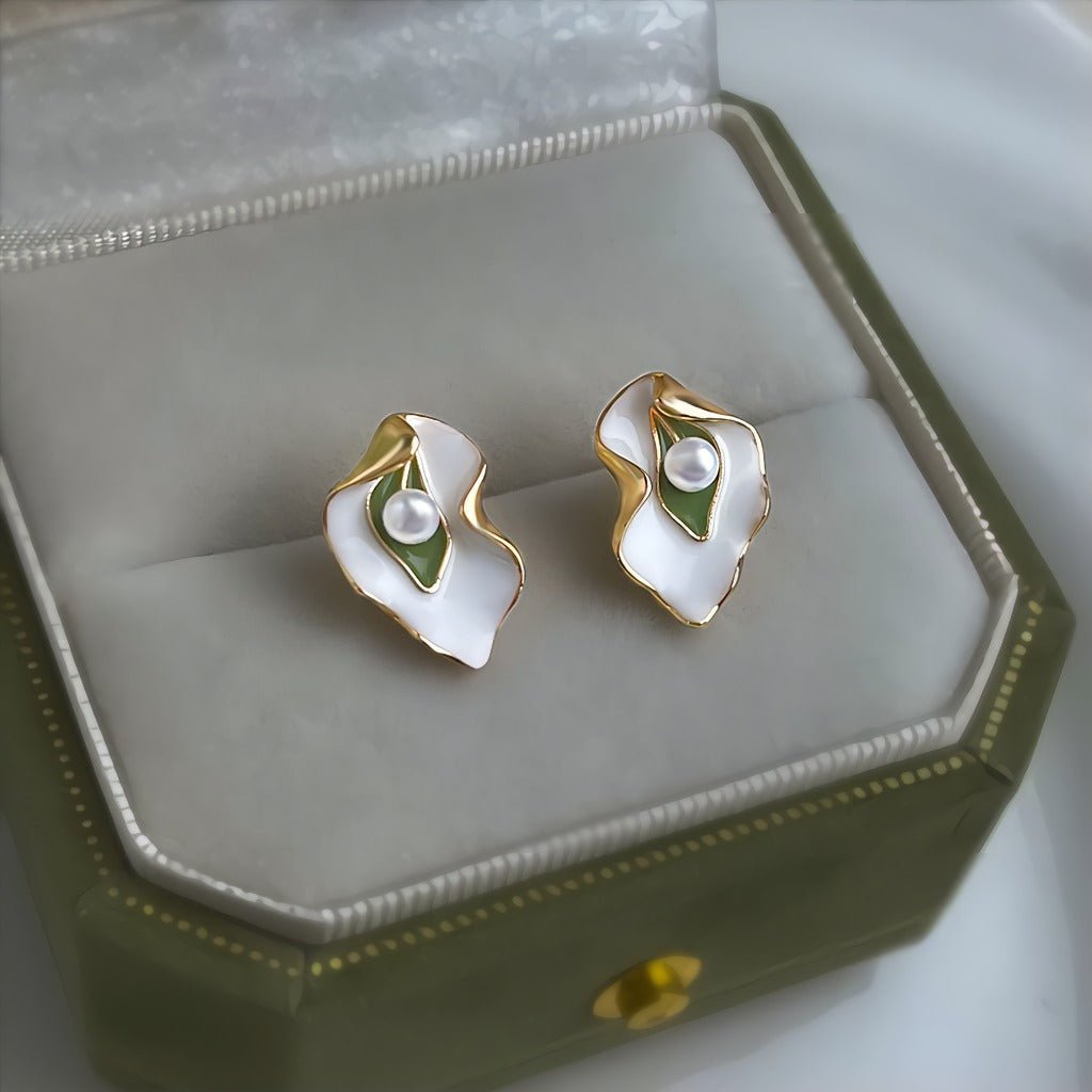 Bladformede Øreringe – 14K Forgyldt Design med Emalje & 925 Sølv Nål - Lilla Villa