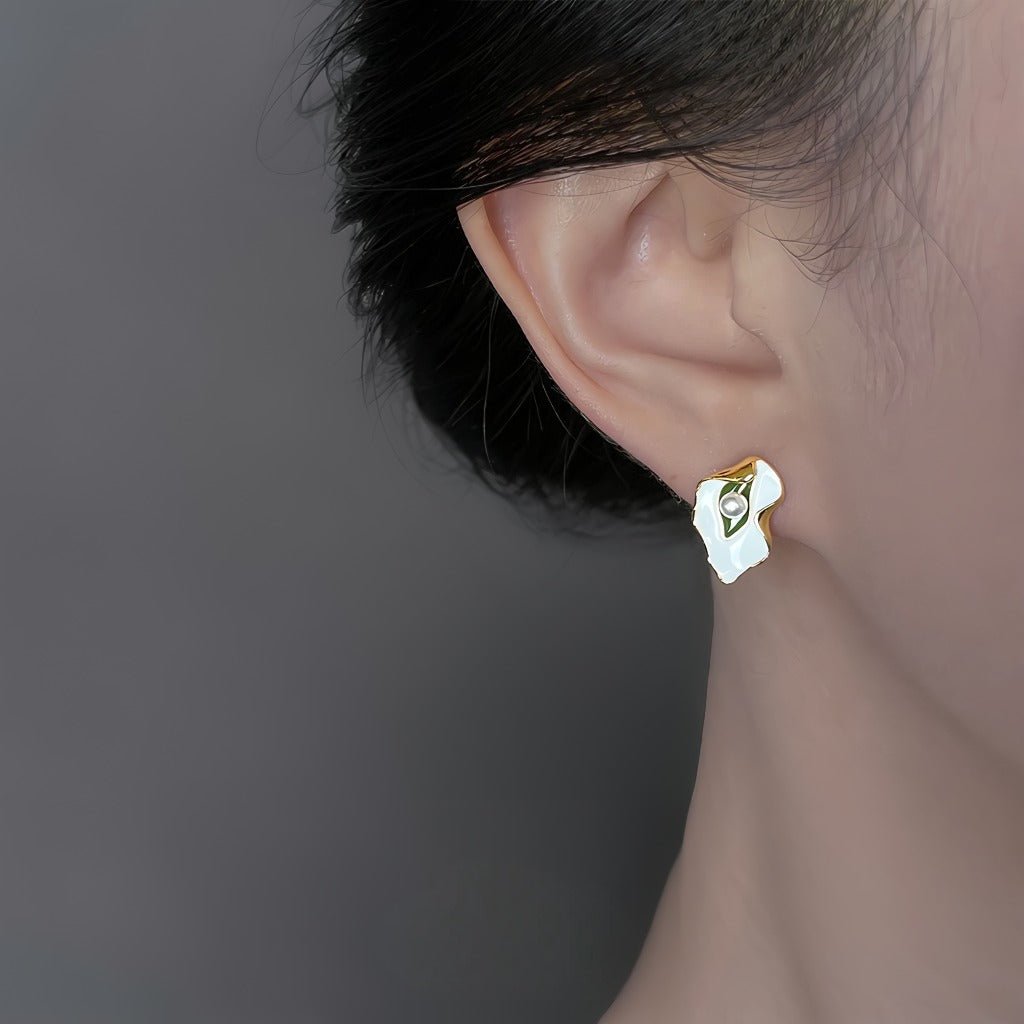 Bladformede Øreringe – 14K Forgyldt Design med Emalje & 925 Sølv Nål - Lilla Villa