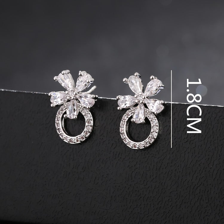 Blomstercirkel Øreringe i 925 Sterling Sølv – Elegant Design med Zirkonia - Lilla Villa