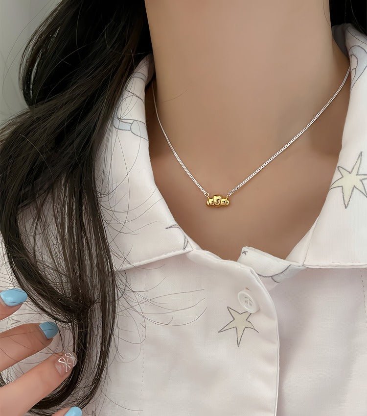 Croissant Halskæde i 14K Forgyldt 925 Sterling Sølv – Elegant Fransk Design - Lilla Villa