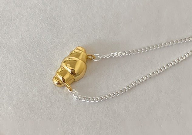 Croissant Halskæde i 14K Forgyldt 925 Sterling Sølv – Elegant Fransk Design - Lilla Villa