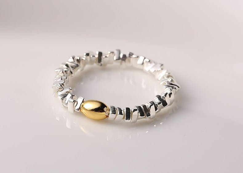 Elastisk Ring i 925S Sterlingsølv med Gylden Oval Bead – Elegant & Komfortabelt Design - Lilla Villa