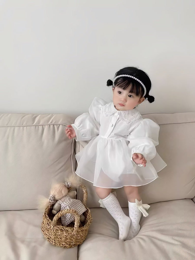 Elegant hvid baby body/kjole med puffede ærmer og broderet krave(0 - 18mdr.) - Lilla Villa