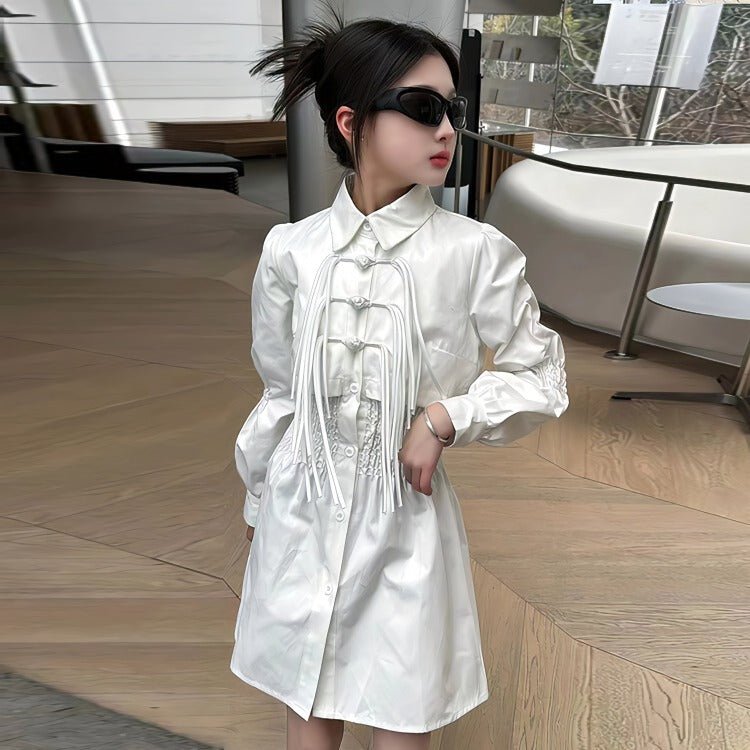 Elegant hvid skjortekjole med knappedetaljer til piger (5 - 14 år) - Lilla Villa