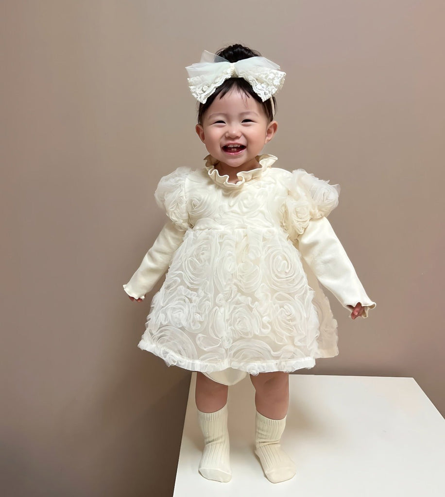 Elegant ivory blomsterkjole/body til baby med lange ærmer (0 - 18 mdr.) - Lilla Villa