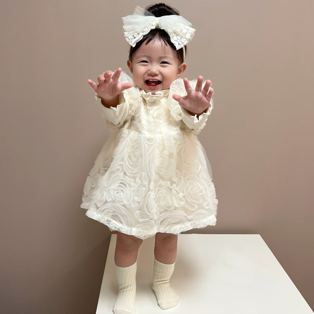 Elegant ivory blomsterkjole/body til baby med lange ærmer (0 - 18 mdr.) - Lilla Villa