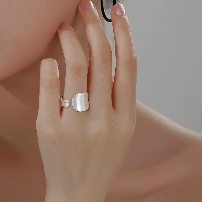 Elegant Justerbar 925 Sterling Sølv Ring med Mat Dråbe Design – Minimalistisk og Stilfuld - Lilla Villa