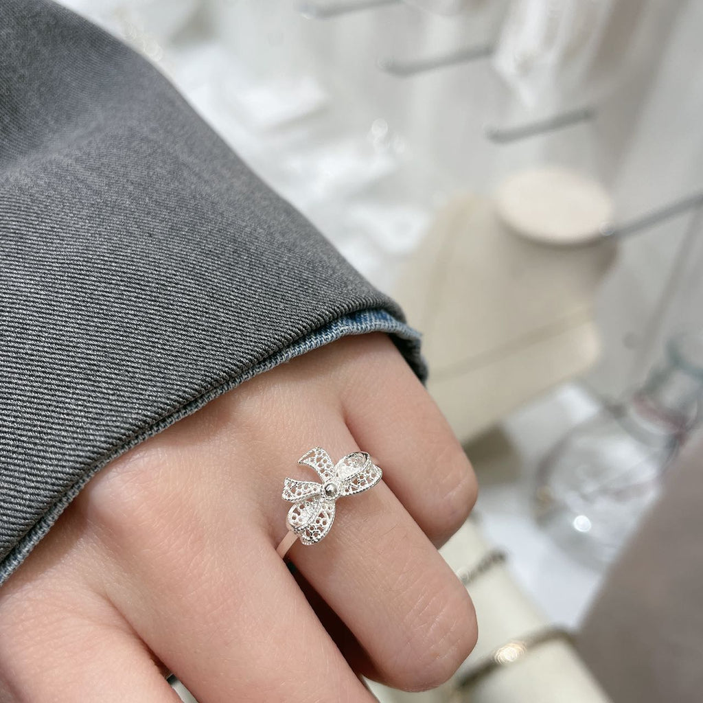 Elegant Sløjfe Ring i 925 Sterling Sølv – Justerbar og Unik Design - Lilla Villa