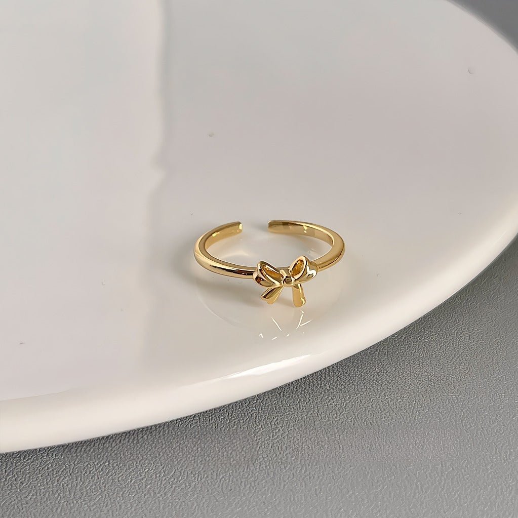 Elegant Sløjfeformet Åben Ring i Forgyldt – Justerbart Design - Lilla Villa