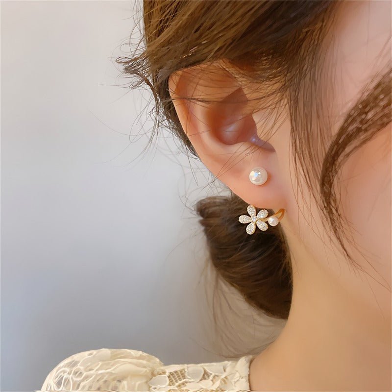 Elegante 925 sterling sølvnåle 14K forgyldte øreringe med zirkonia & buet blomsterdesign - Lilla Villa