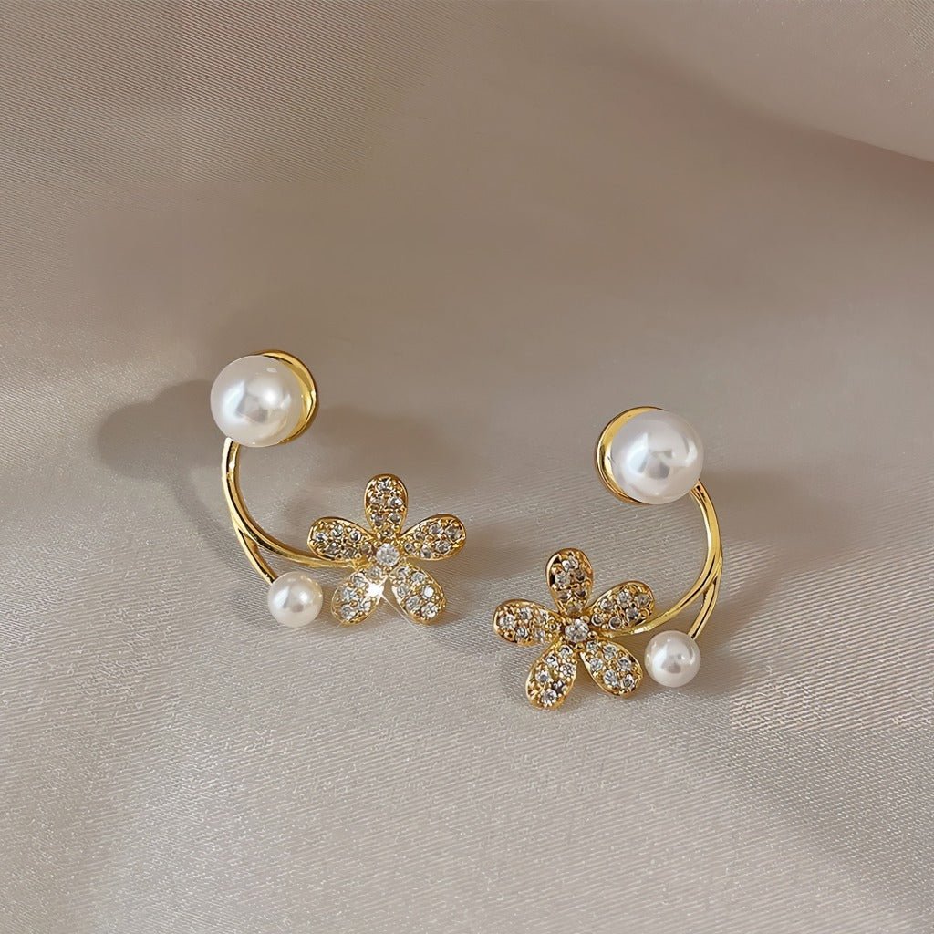 Elegante 925 sterling sølvnåle 14K forgyldte øreringe med zirkonia & buet blomsterdesign - Lilla Villa