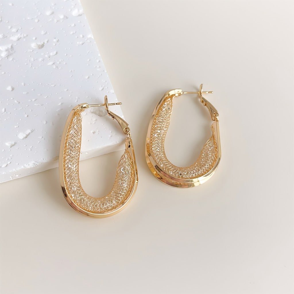 Flettet Oval Hoop Øreringe – 14K Forgyldt Design med Indlagte Zirkonia & 925 Sølv Nål - Lilla Villa