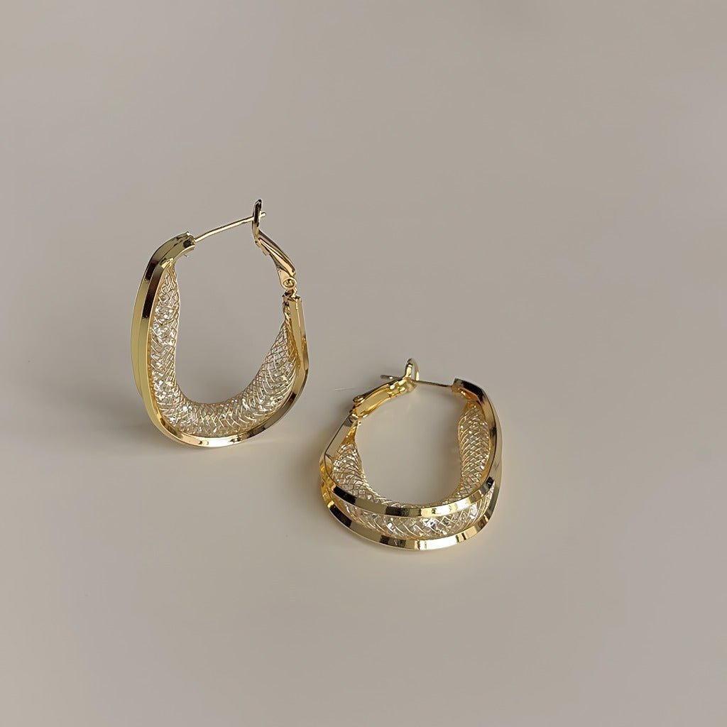 Flettet Oval Hoop Øreringe – 14K Forgyldt Design med Indlagte Zirkonia & 925 Sølv Nål - Lilla Villa