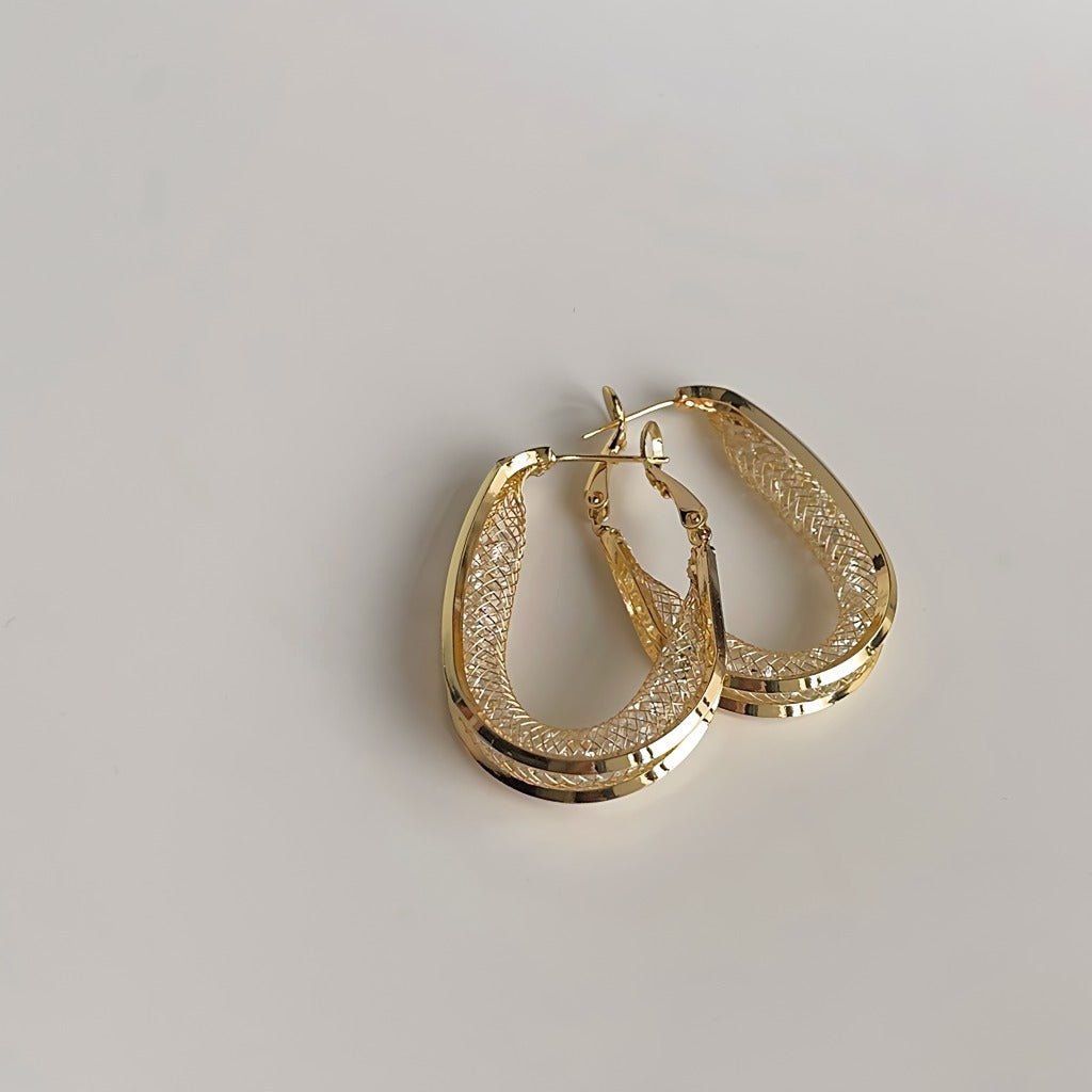 Flettet Oval Hoop Øreringe – 14K Forgyldt Design med Indlagte Zirkonia & 925 Sølv Nål - Lilla Villa