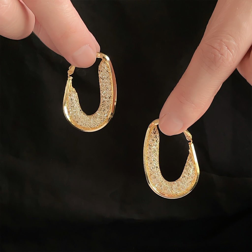 Flettet Oval Hoop Øreringe – 14K Forgyldt Design med Indlagte Zirkonia & 925 Sølv Nål - Lilla Villa