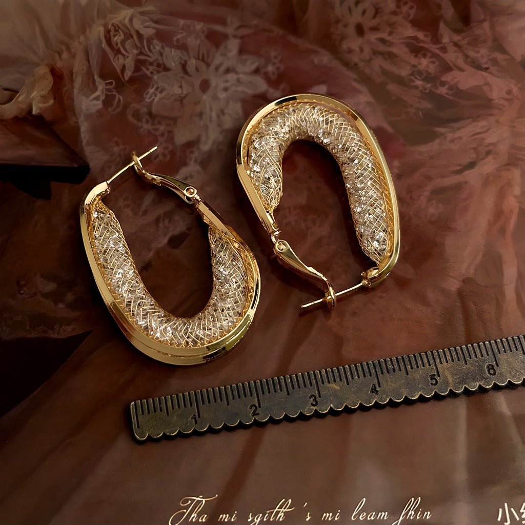 Flettet Oval Hoop Øreringe – 14K Forgyldt Design med Indlagte Zirkonia & 925 Sølv Nål - Lilla Villa