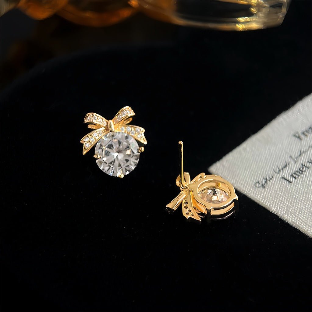 Forgyldt 14K 925 Sterling Sølv Nål Sløjfe Øreringe med Store Zirkonia – Elegant og Glitrende Design - Lilla Villa
