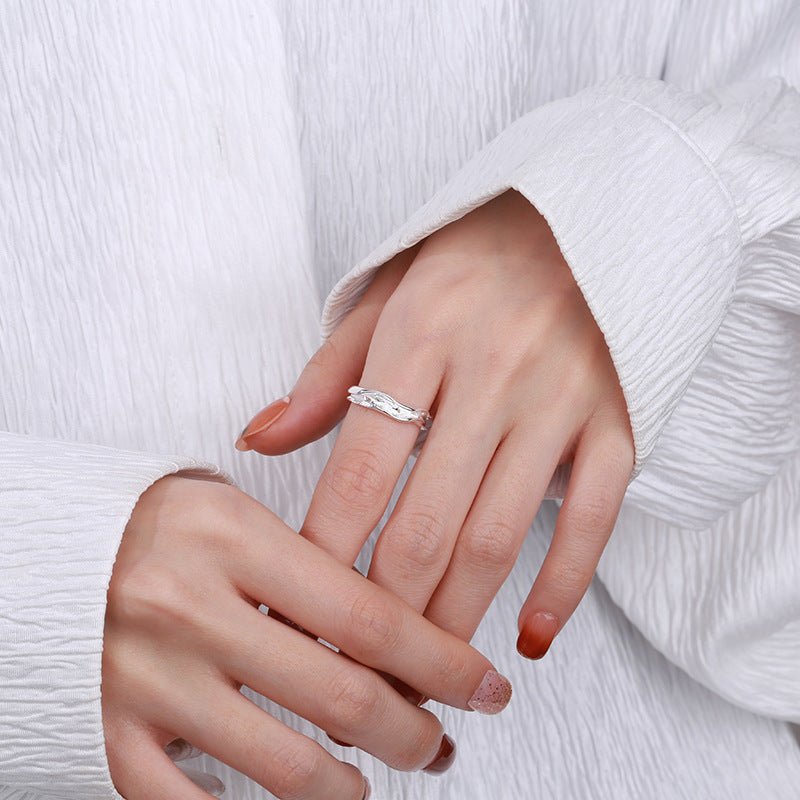 Hvidguld belagt elegant uregelmæssig tekstur justerbar ring - Lilla Villa