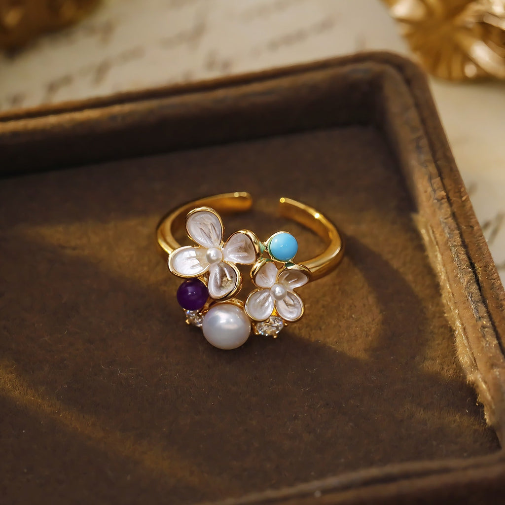 Justerbar 16K Forgyldt Guld Ring med Blomsterdesign og Ferskvandsperler - Lilla Villa