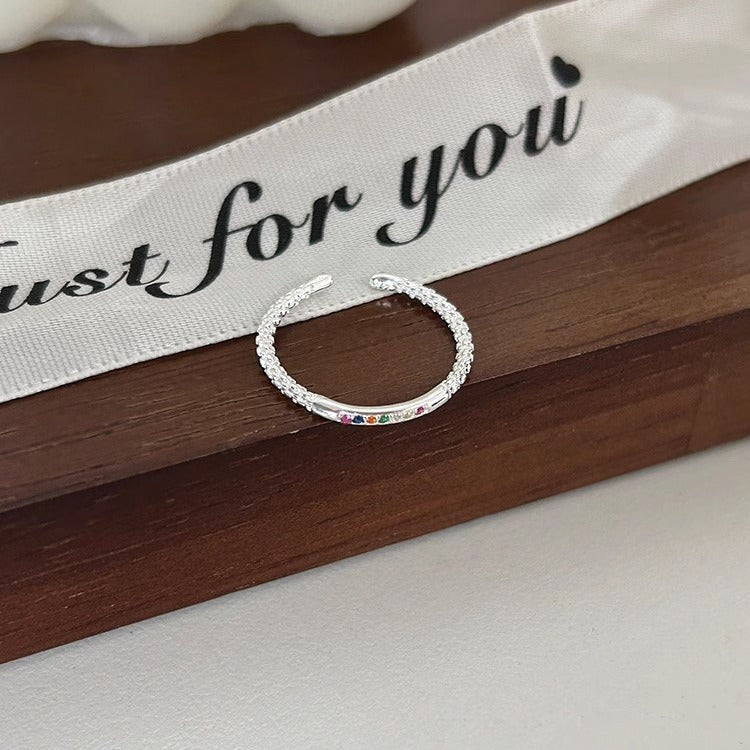 Justerbar regnbuefarvet åben ring i 925 sterling sølv - Lilla Villa