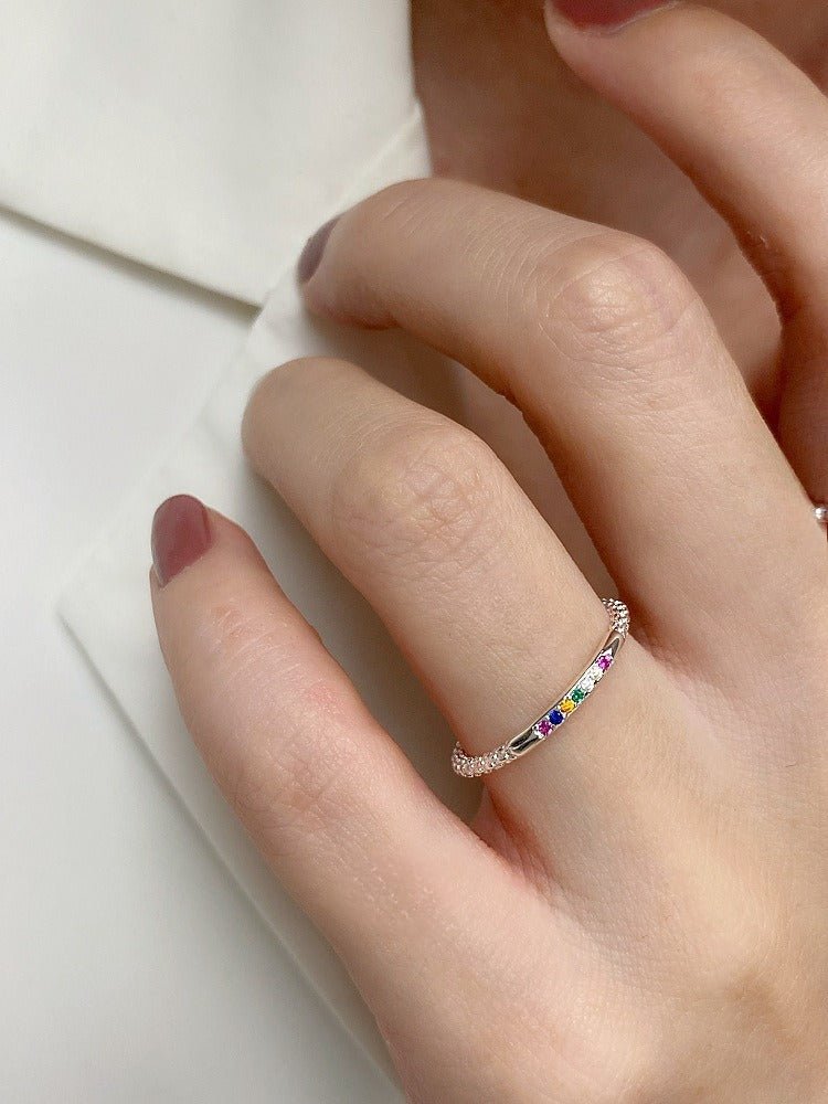Justerbar regnbuefarvet åben ring i 925 sterling sølv - Lilla Villa