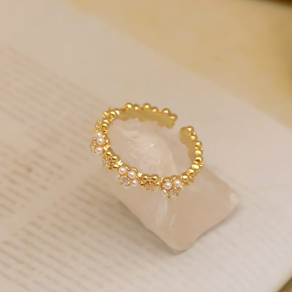 Justerbar Ring i 14K Forgyldt Finish med Perler og Zirkonia – Elegant og Romantisk Design - Lilla Villa