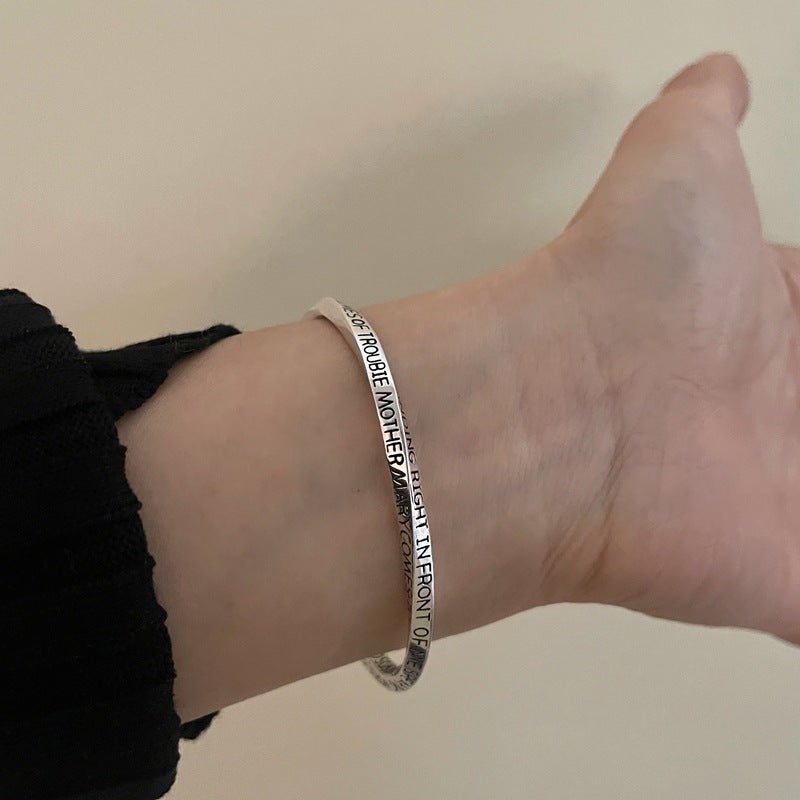 Justerbart minimalistisk 925S sølv armbånd med teksten 'Let It Be' - Lilla Villa