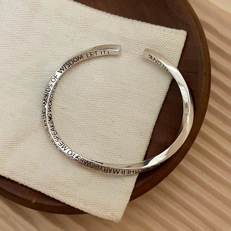 Justerbart minimalistisk 925S sølv armbånd med teksten 'Let It Be' - Lilla Villa
