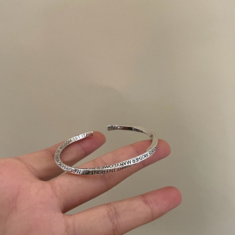 Justerbart minimalistisk 925S sølv armbånd med teksten 'Let It Be' - Lilla Villa