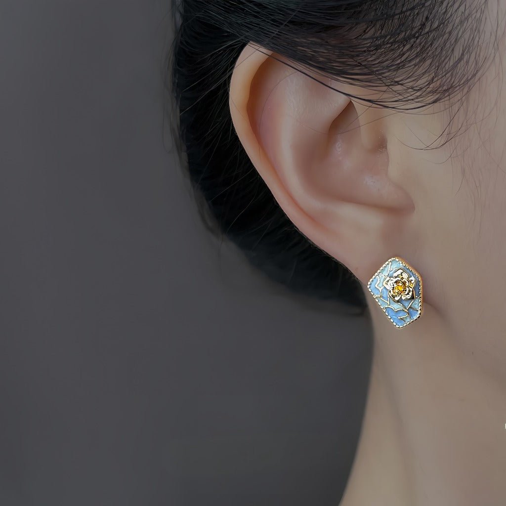 Kamelia Øreringe – 14K Forgyldt Design & 925 Sølv Nål - Lilla Villa