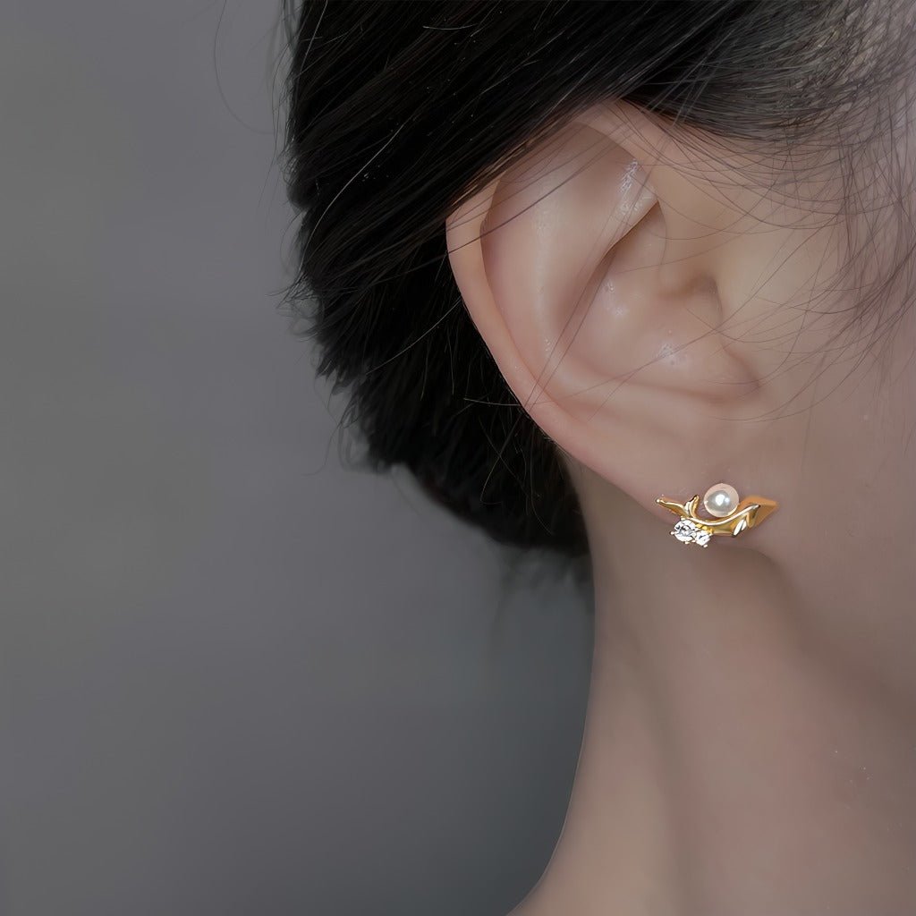 Lille Hval Øreringe – 14K Forgyldt Design & 925 Sølv Nål - Lilla Villa