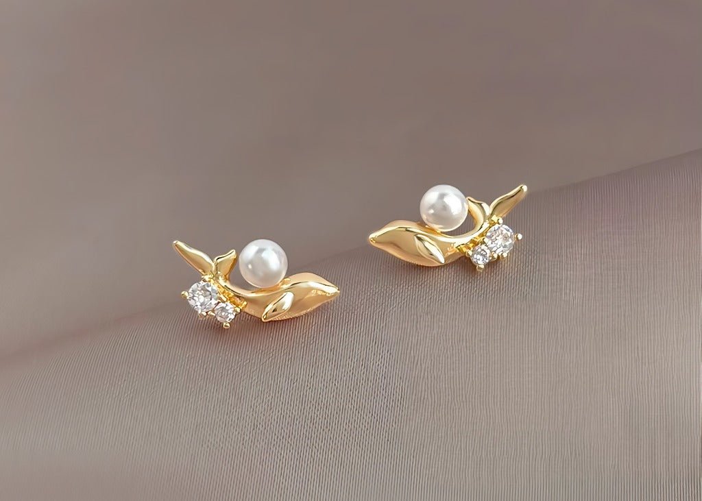 Lille Hval Øreringe – 14K Forgyldt Design & 925 Sølv Nål - Lilla Villa