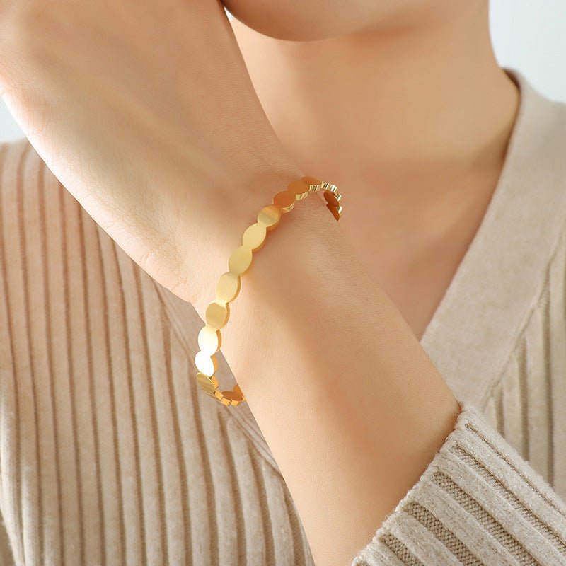 Minimalistisk Elegant 18K Forgyldt 316L Rustfrit Stål Åben Armring/armbånd – Justerbar Design - Lilla Villa
