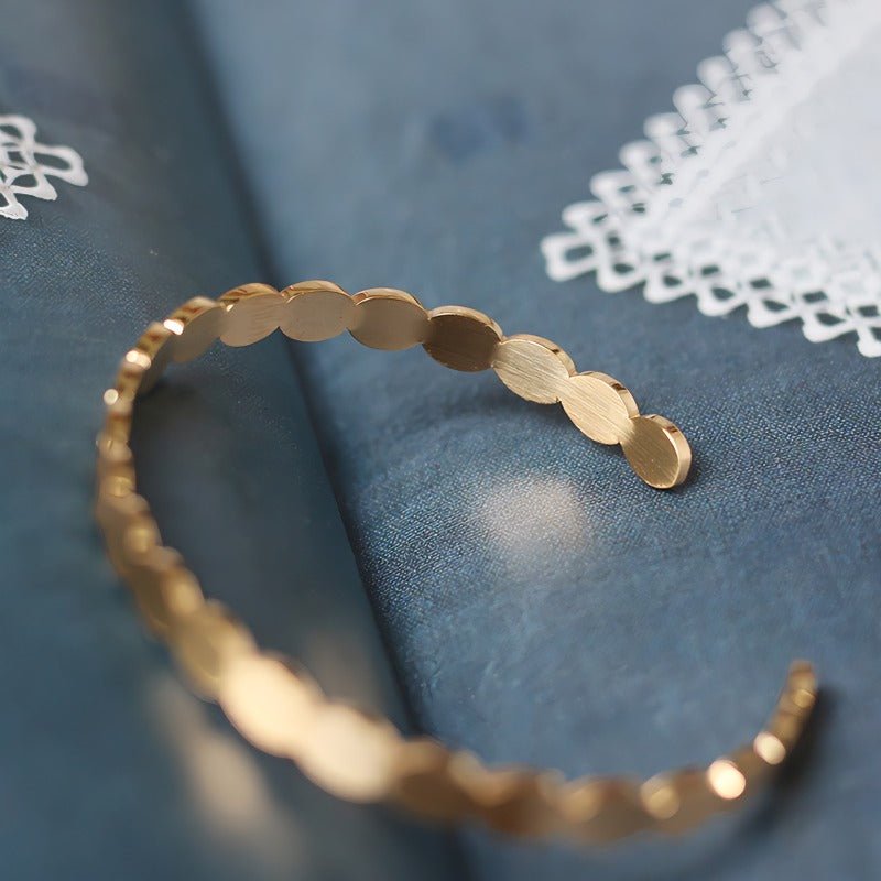Minimalistisk Elegant 18K Forgyldt 316L Rustfrit Stål Åben Armring/armbånd – Justerbar Design - Lilla Villa