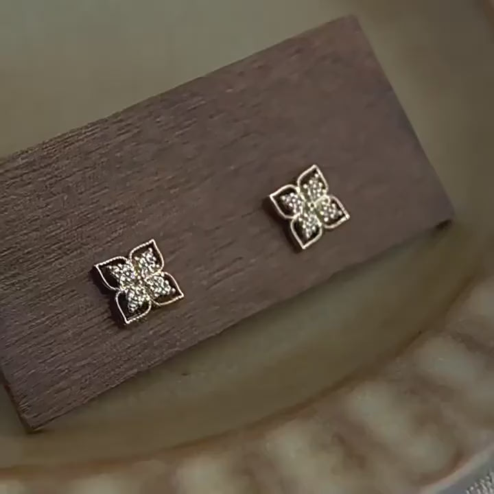 Solblomst Øreringe – Elegant 14K Forgyldt Design & 925 Sølv Nål