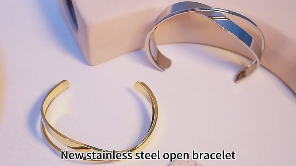 Hvidguldbelægning Titaniumstål Håndlavet Justerbar Armbånd – Moderne og Elegant Design