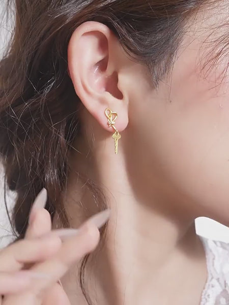 18K Forgyldte S925 Sølvnål Ørestikker med Sløjfe og Nøgle