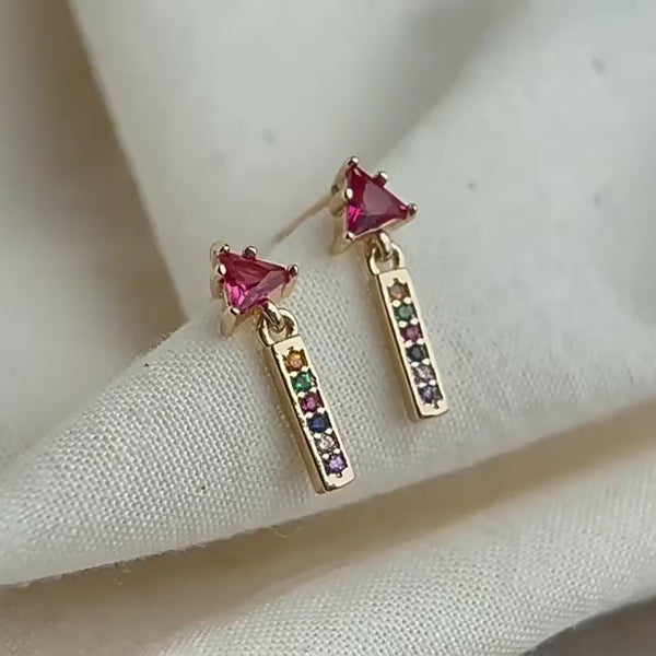 925 Sølv Nål 14K Forgyldt Øreringe med Pink Krystal & Farverige Zirkonia – Moderne og Legende Design