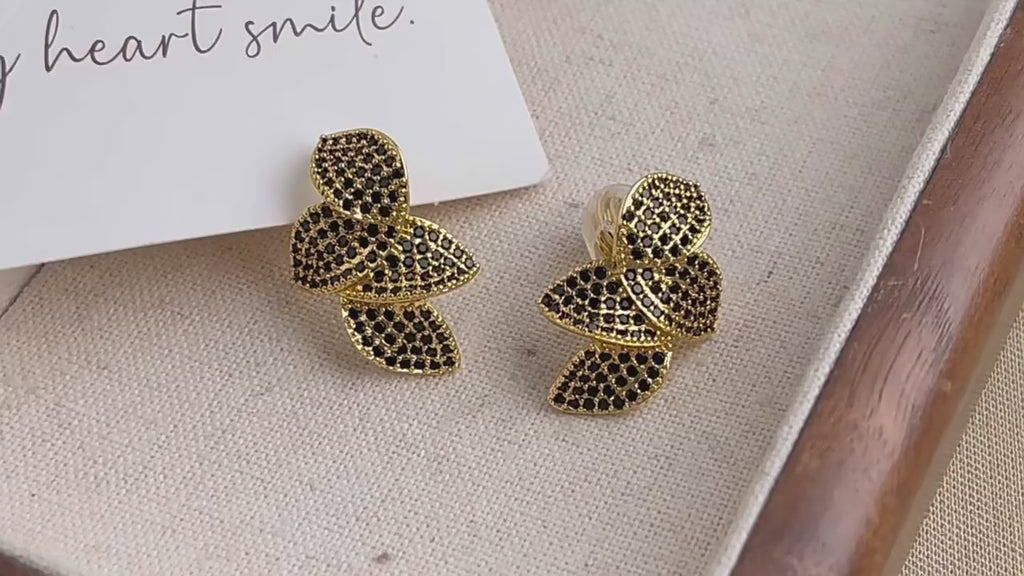 Sort Krystal Blad Øreringe – 14K Forgyldt & 925 Sølv Nål Design