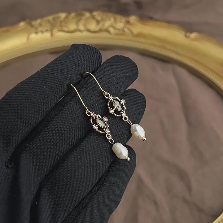 925 sterling sølv nål 14K Guldbelagt Elegant Peridot & Ferskvandsperle Øreringe – Håndlavet med Krystal Detaljer