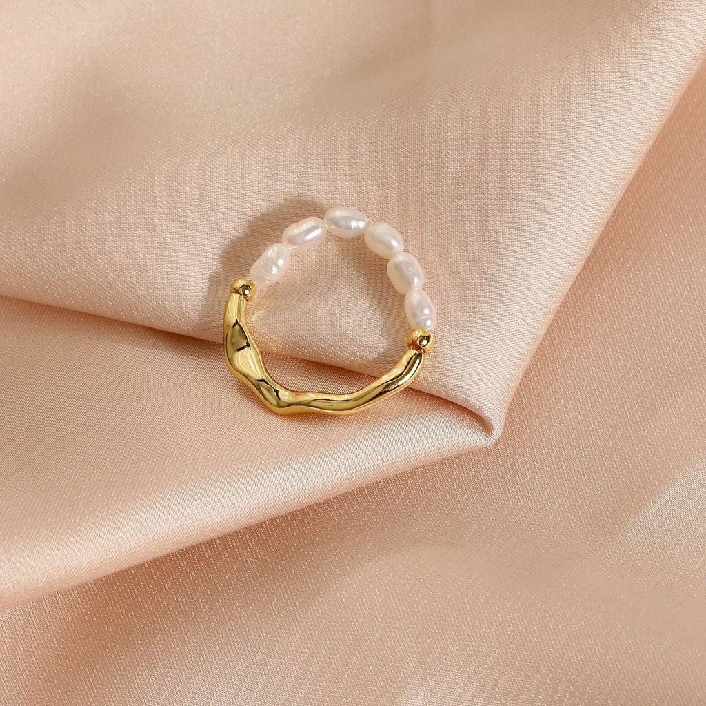 Ring med Ferskvandsperler og 16K Forgyldning – Elegant og Organisk Design - Lilla Villa