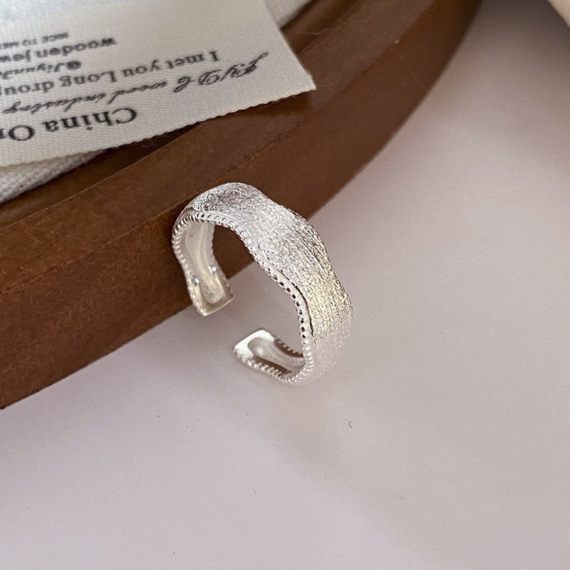 S925 Sterlingsølv Belagt Bølget Åben Ring – Justerbar og Elegant - Lilla Villa